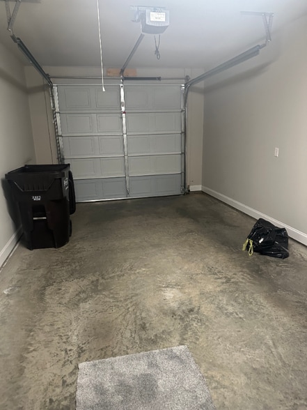 Building Photo - 528 NE Bellingham Dr