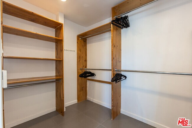 Building Photo - 3424 Primera Ave