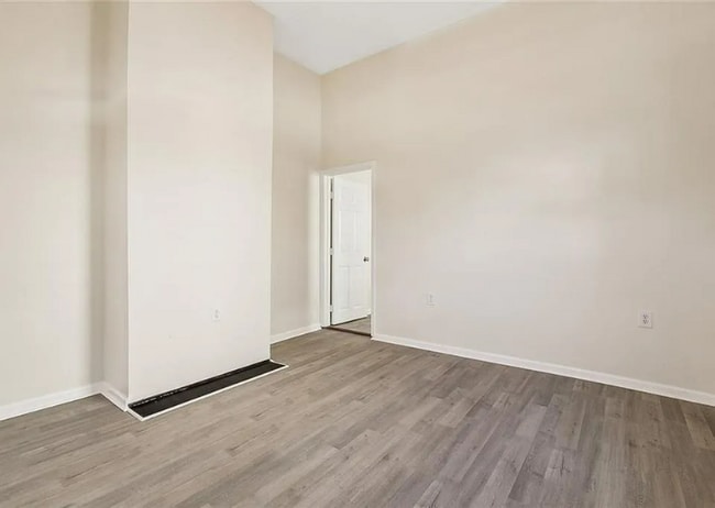 Building Photo - 1508 Spain St