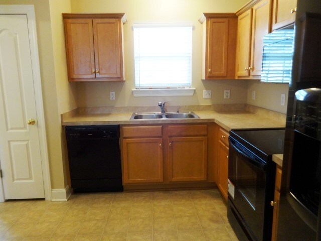 Building Photo - 425 Equinox Cir