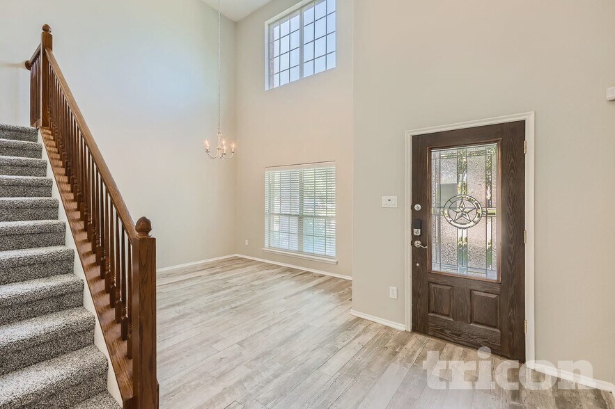 Building Photo - 1030 Barrington Dr