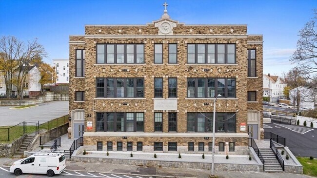 Building Photo - 22 Waverly St