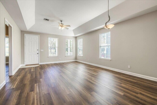 Building Photo - 3570 Four Oaks Blvd