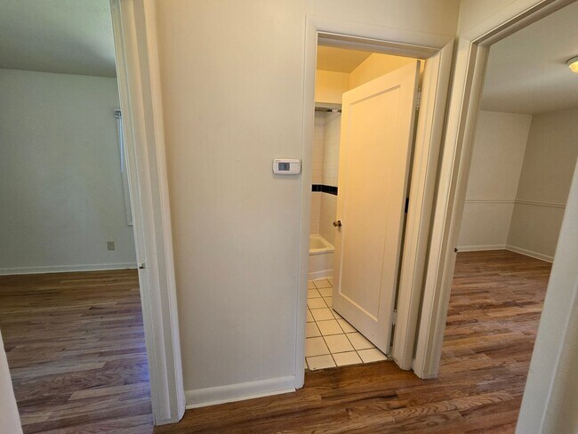 Building Photo - Beautiful North Side Home! Available Now!