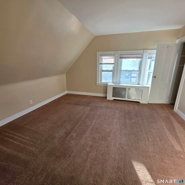 Building Photo - 142 Oakland Terrace