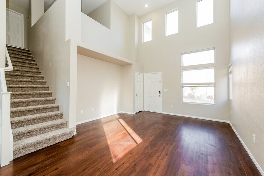 Building Photo - 8104 Finch Feather St