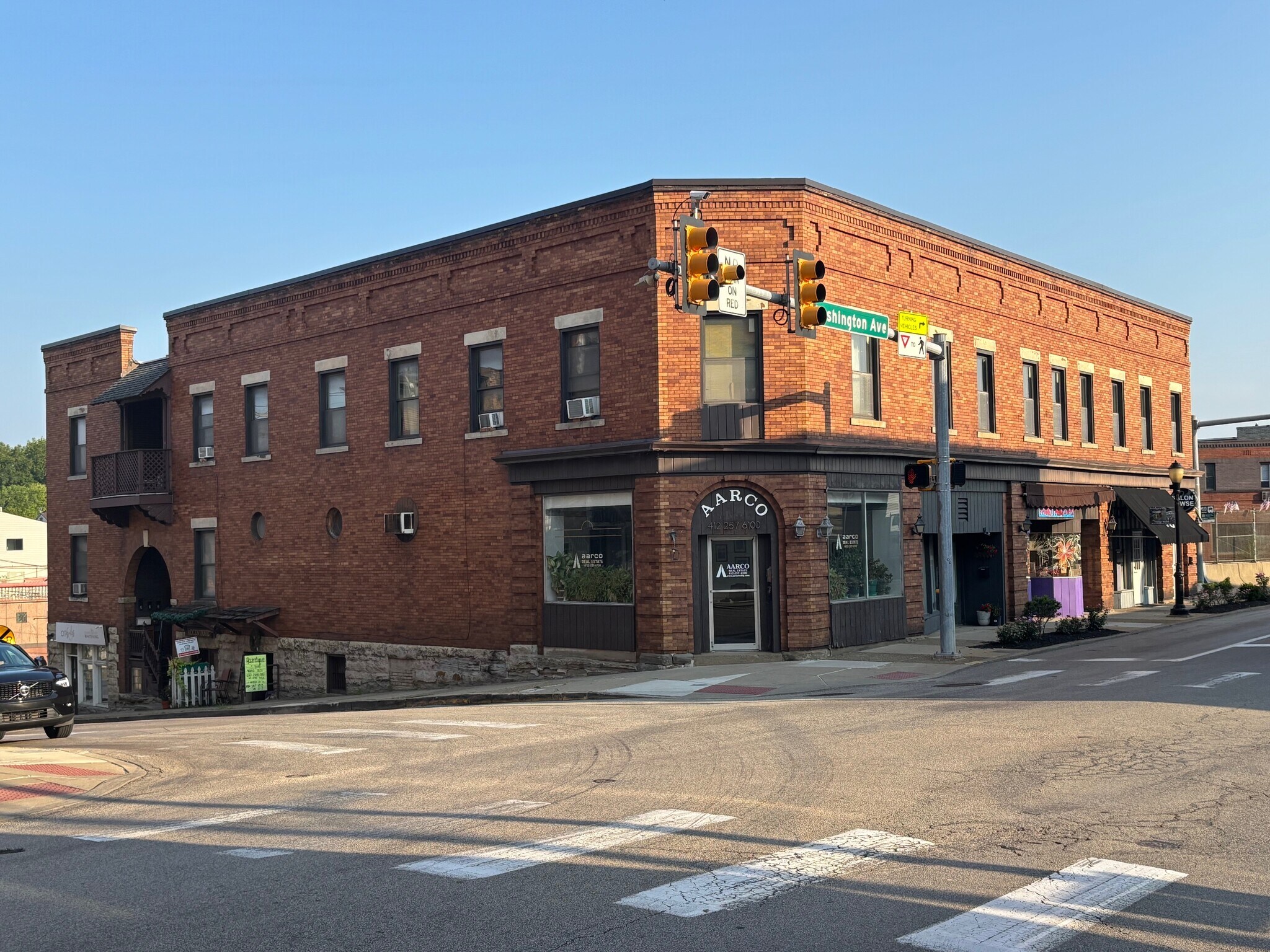 Building Photo - 406 Station Street