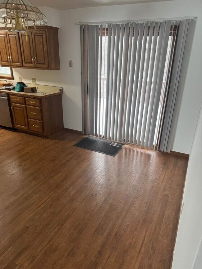 Building Photo - House for Rent