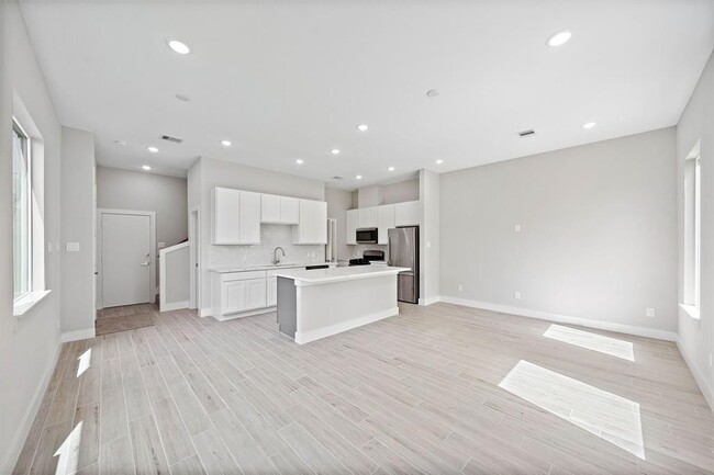 Building Photo - 4536 Sunflower St