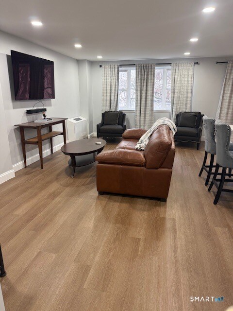 Building Photo - 887 Farmington Ave