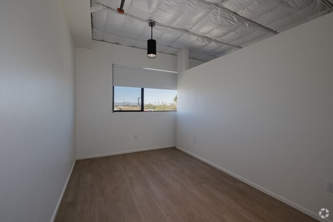 1BR, 1BA - 590SF - Bedroom - Broadmoor Residential