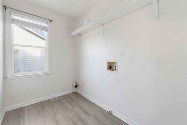 Building Photo - 1150 River Overlook Dr NW