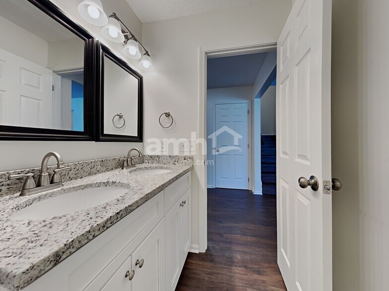 Building Photo - 118 Larkspur Dr