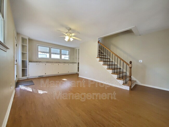 Building Photo - 504 University Ridge