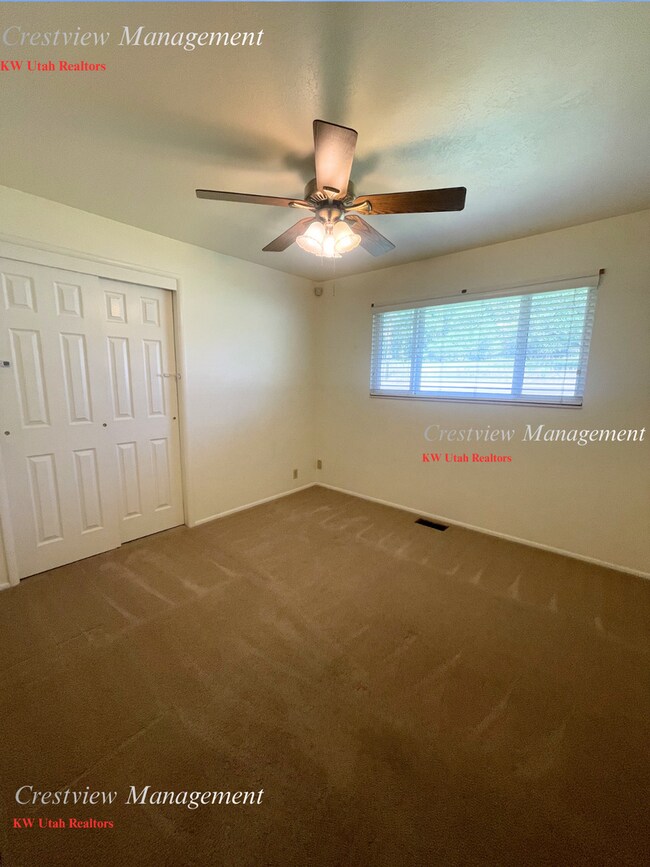 Building Photo - Charming Home with Expansive Yard in Prime Draper Location