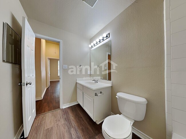 Building Photo - 989 Dogwood Ln