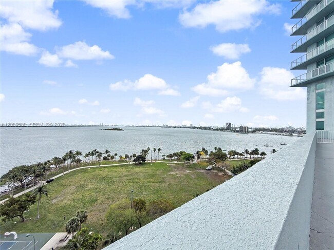 Building Photo - 1900 N Bayshore Dr
