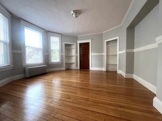 Building Photo - 258 Highland St