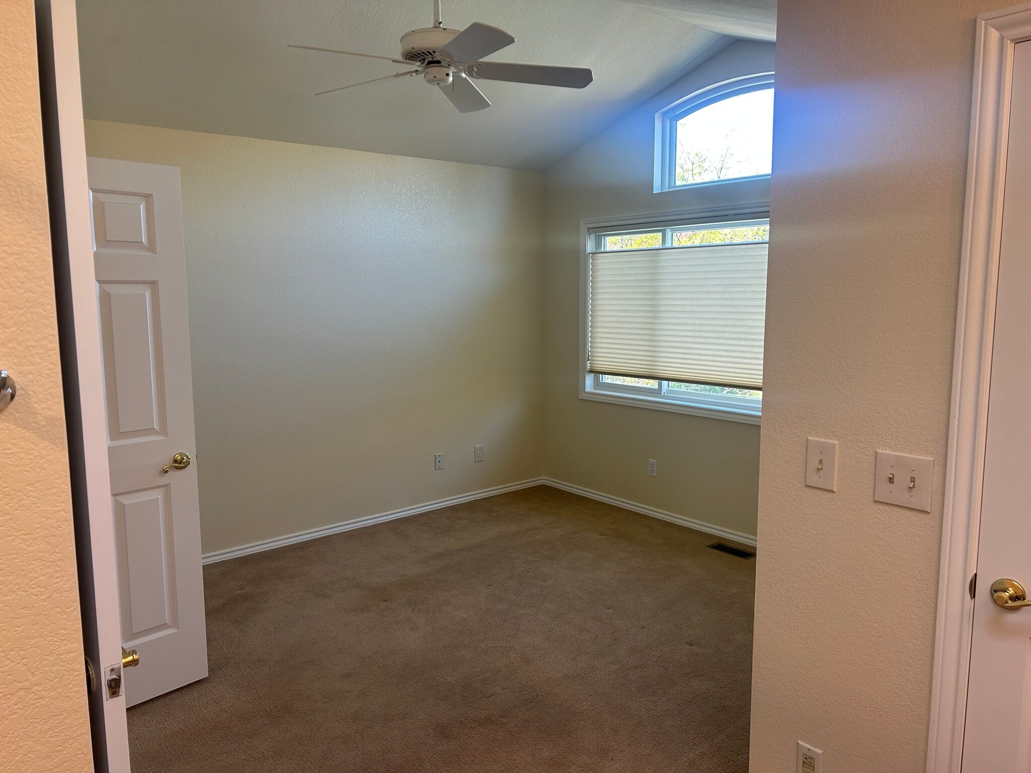 primary bedroom - 5717 Table Top Ct