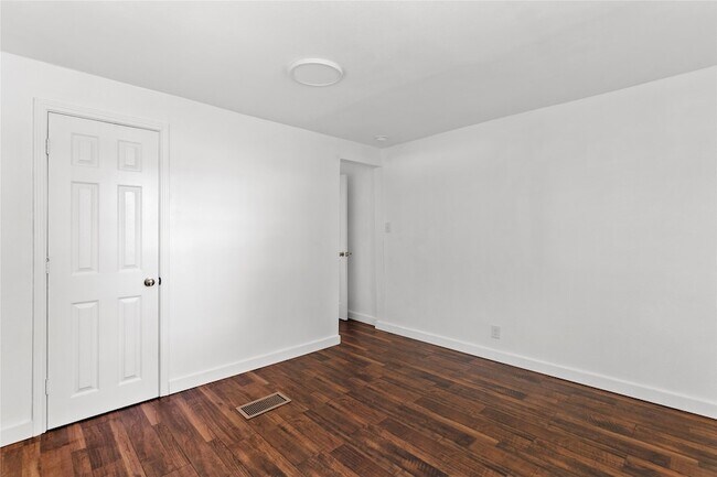 Building Photo - 5524 Dartmouth Ave