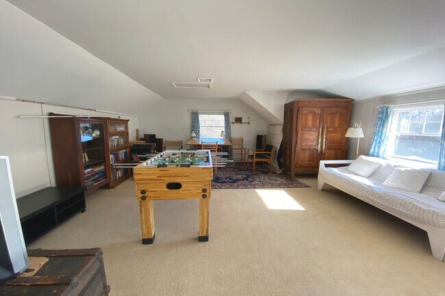 Building Photo - 166 Hog Creek Rd