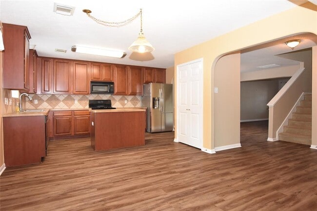 Building Photo - 9619 Babbling Spring Ct