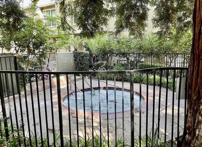 Building Photo - 959 La Mesa Terrace