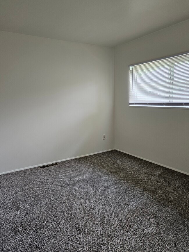 Building Photo - 3033 Northgate Ave