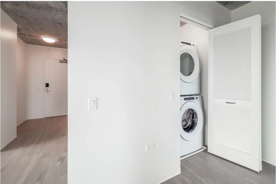 Building Photo - 2107 S Wabash Ave