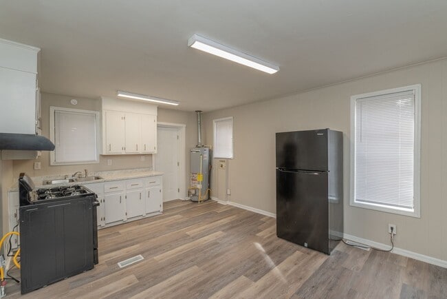 Building Photo - Brick home with a fenced-in yard! Section ...