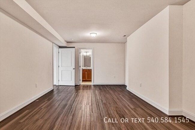 Building Photo - 6982 Linn Cove Court