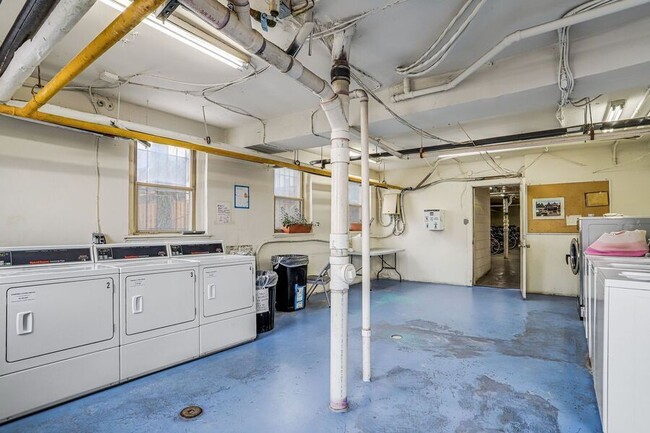 Building Photo - 1725 Lanier Pl NW