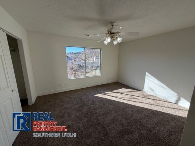 Building Photo - 2 Bedroom downtown