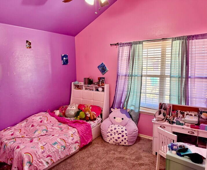 Building Photo - 15805 Prairie Run Dr