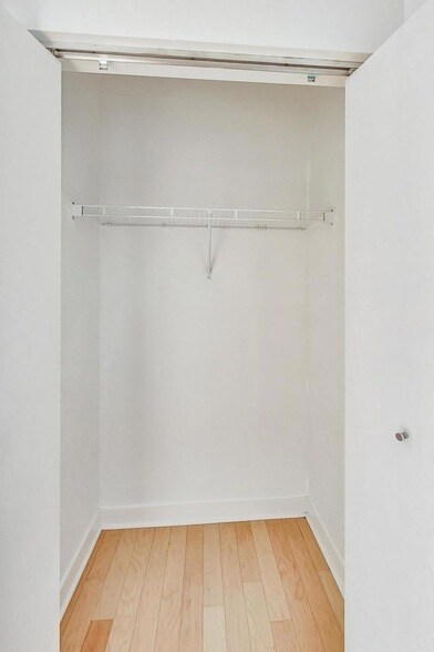 Building Photo - 8 E Randolph St