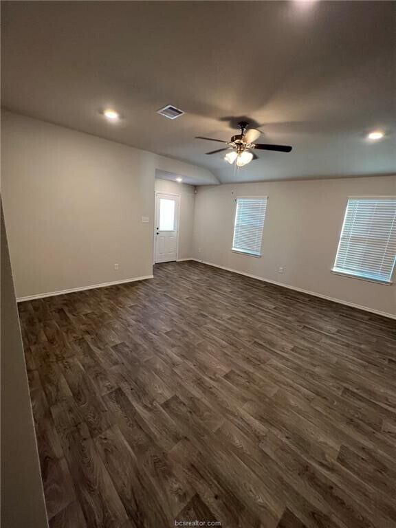 Building Photo - 2427 Dog Leg Ln