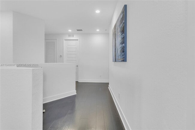 Building Photo - 10890 Shore St