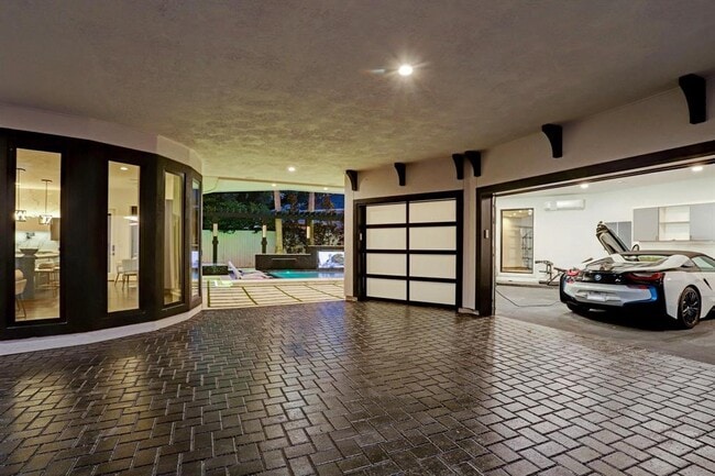 Building Photo - 5158 Huckleberry Cir