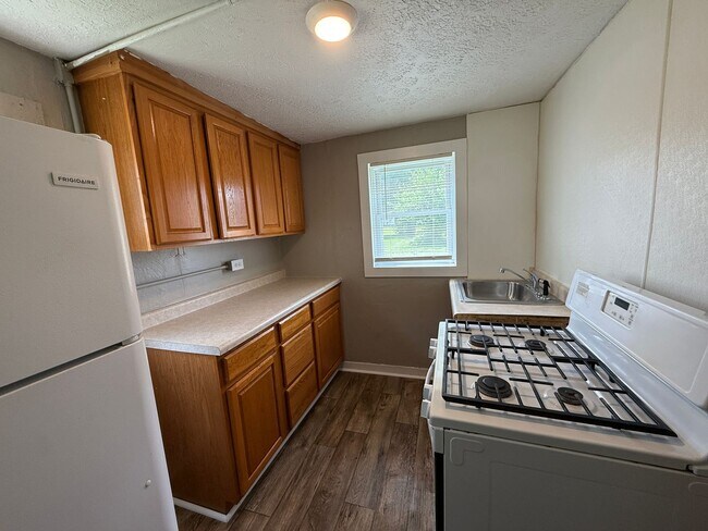 Building Photo - Cozy 1 Bed 1 Bath - Available Now!
