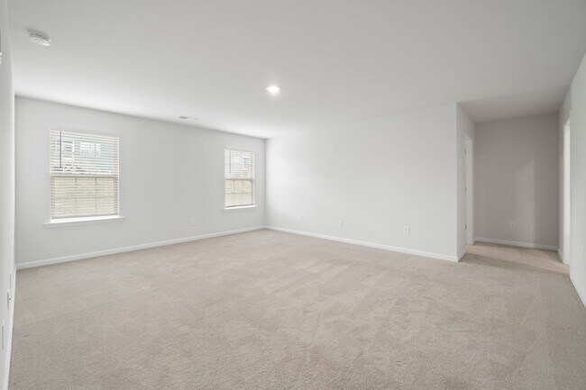 Building Photo - This Beautiful 4 Bedrooms, 2.5 Bathrooms i...