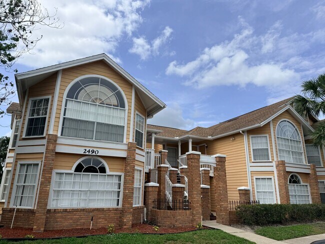 Building Photo - 2490 Sweetwater Club Cir