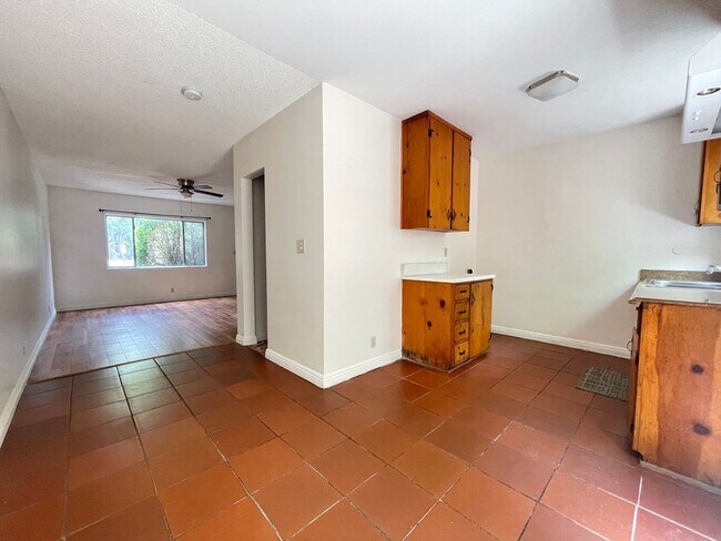 Building Photo - 315 E Avenue 31