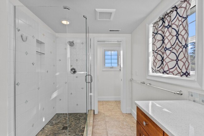 Building Photo - 4Bd/3Ba Seattle House