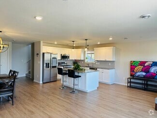 Building Photo - 634 Shardlow Ln NE