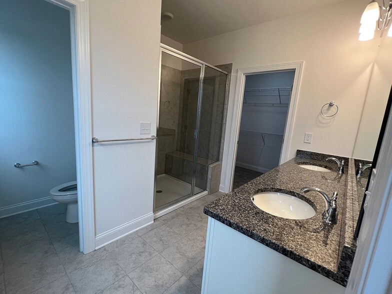 Building Photo - Room in Townhome on Walnut Hl Rd NW