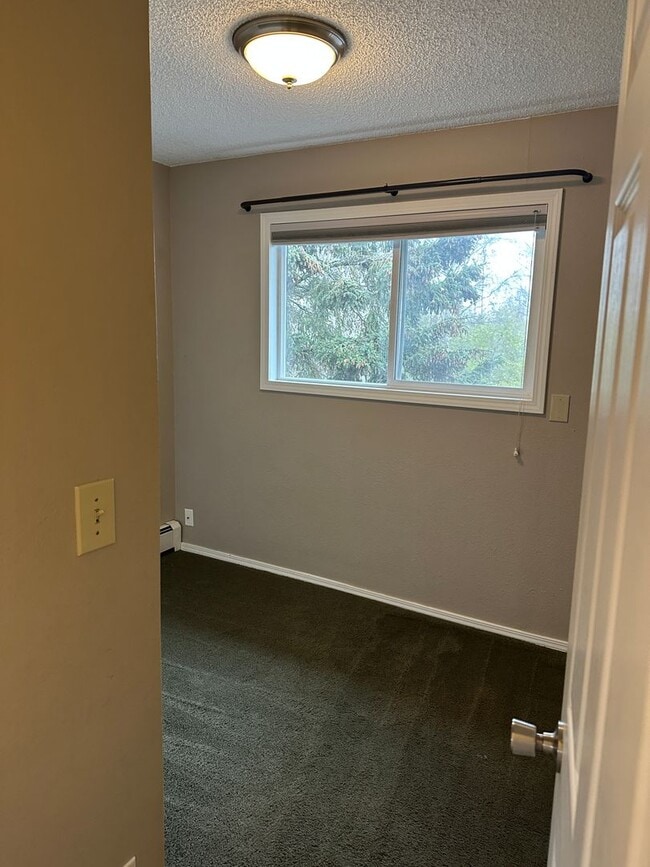 Building Photo - 4943-4945 Vance DR - SL