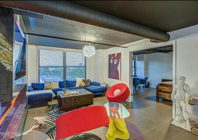 Building Photo - 535 W Thomas Rd