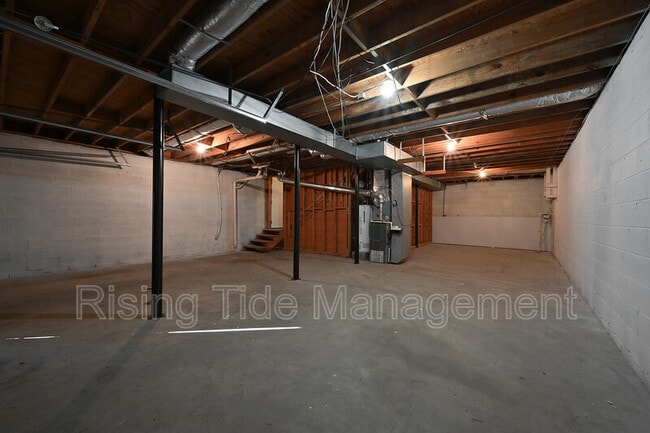 Building Photo - 436 10th Ct