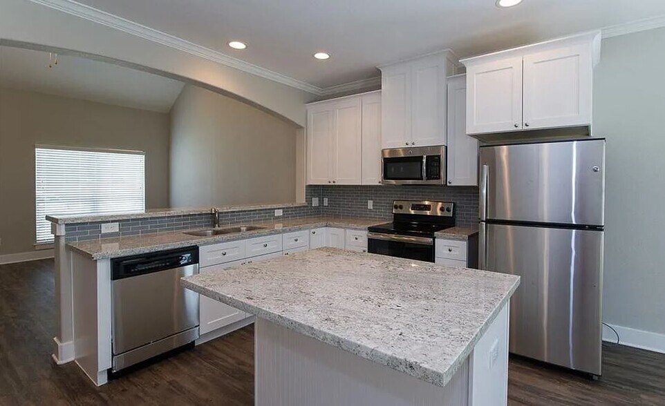 Building Photo - 116 Waverly Dr