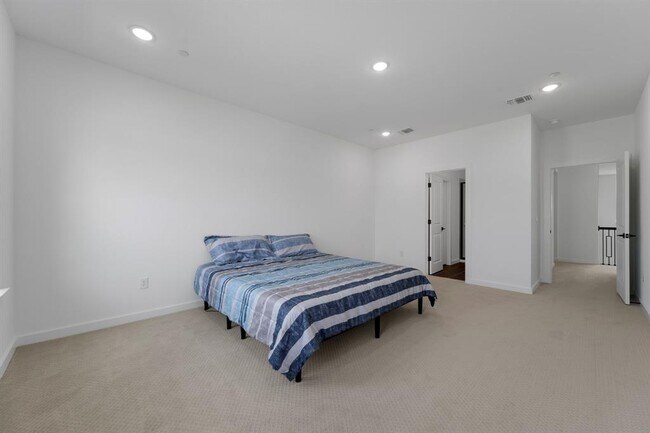 Building Photo - 2304 Novara Trl
